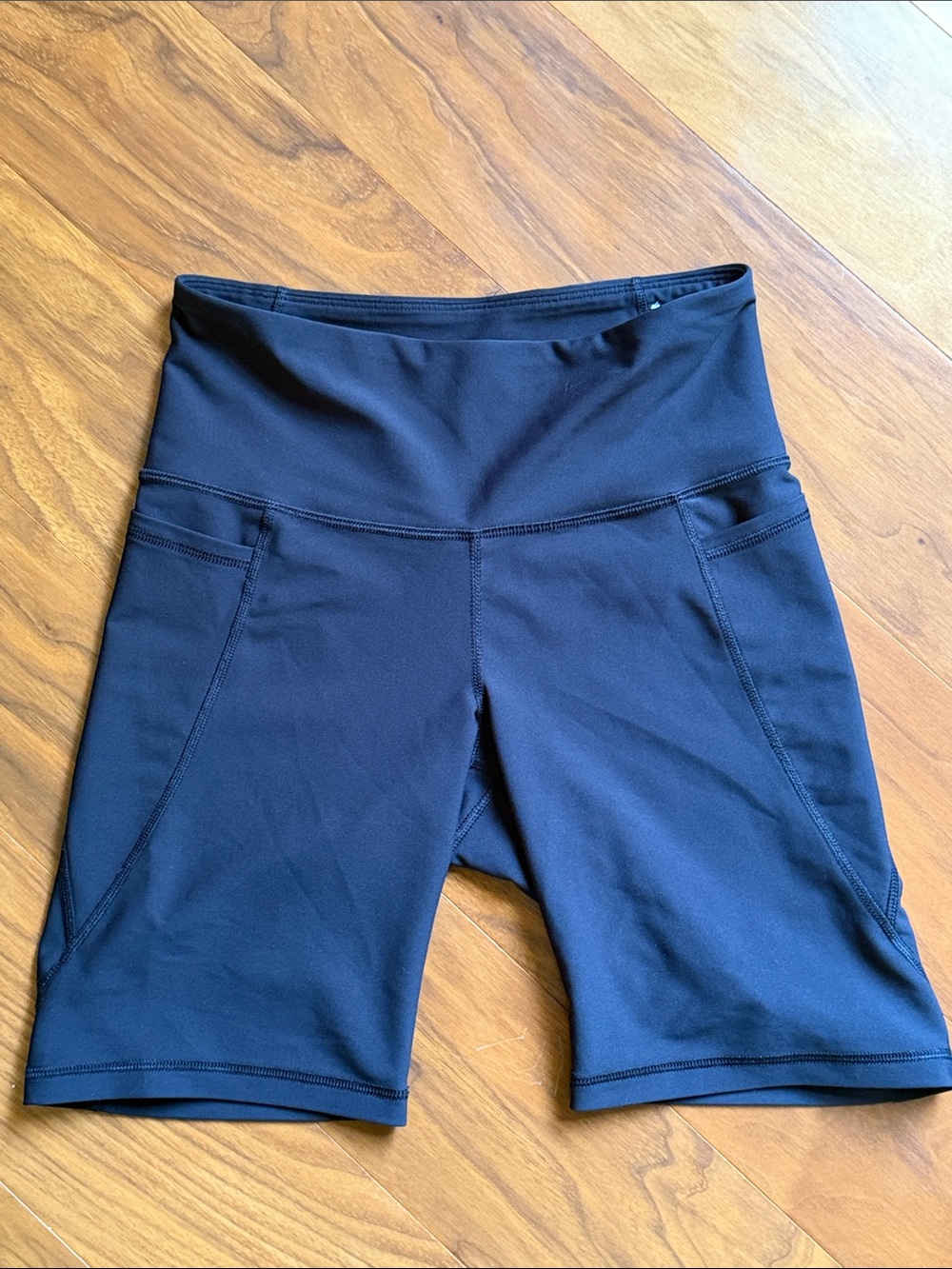 Old Navy Black High-Waist Bike Shorts with Side Pockets